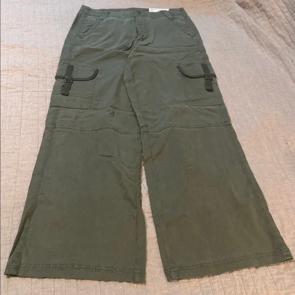 American Eagle Outfitters Olive Wide Leg Pants - Picture 2 of 7